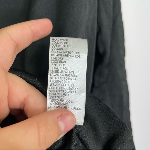 Democracy black blouse keyhole back cold shoulder sleeve size Medium - Picture 8 of 13